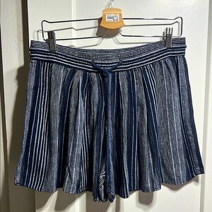 Gap VGUC striped flirty drawstring shorts